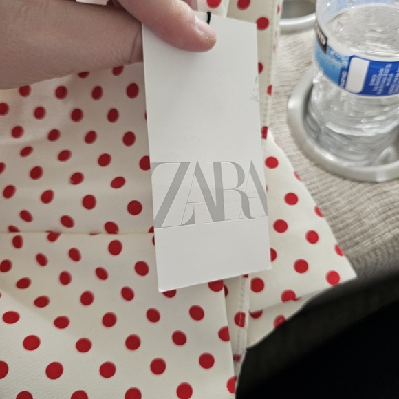 Zara High-Waisted Red Polka Dot Shorts - Picture 6 of 7